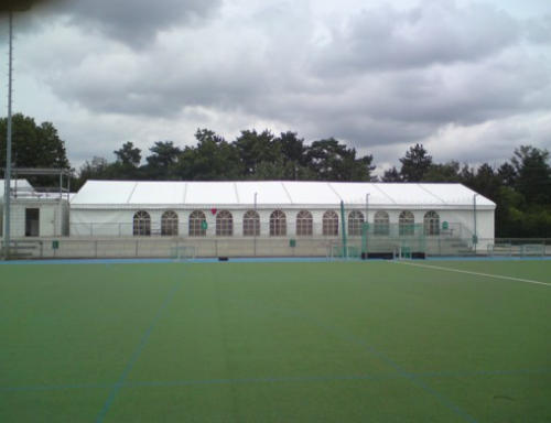 Vermietung von Ausstellungszelten und Messezelten  freitragende Zeltbreite von 6 m - 24 m  Zeltlänge ist variabel verlängerbar   Zeltbau-Verleih www.franzreb-zelte.de